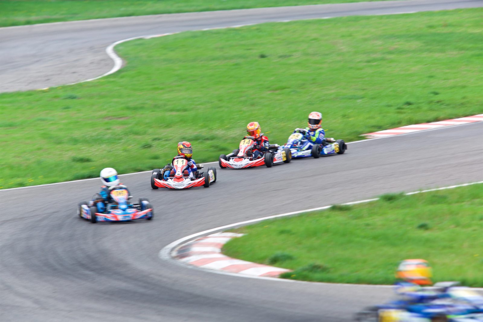 Vožnja z Gokarti je kombinacija zabave in adrenalina